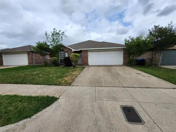 $2,100 | 4821 Eagle Trace Drive, Fort Worth, TX 76244