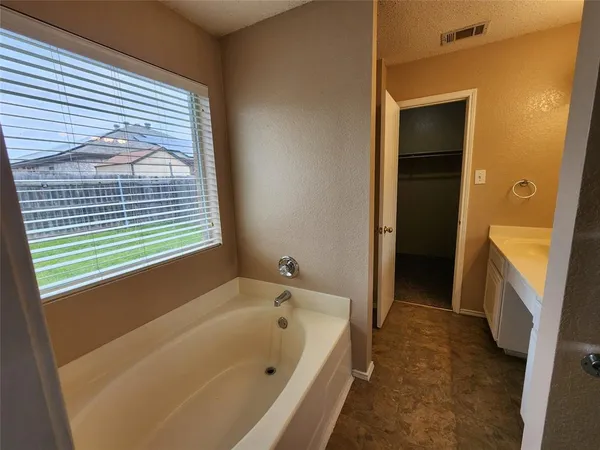 $2,100 | 4821 Eagle Trace Drive, Fort Worth, TX 76244