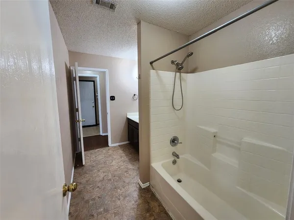 $2,100 | 4821 Eagle Trace Drive, Fort Worth, TX 76244