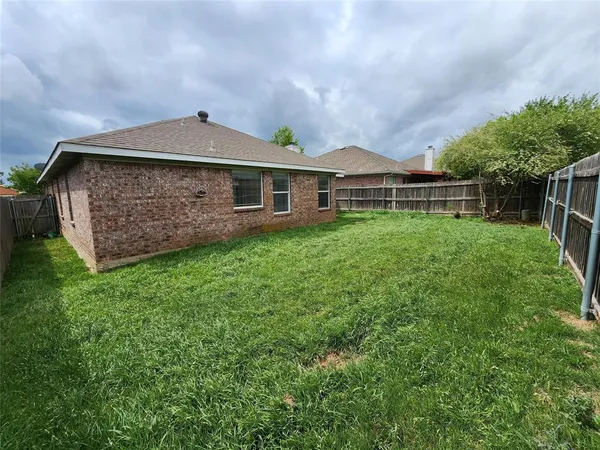 $2,100 | 4821 Eagle Trace Drive, Fort Worth, TX 76244