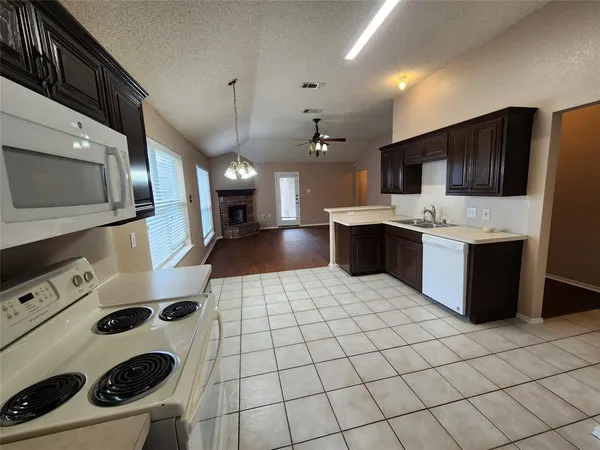 $2,100 | 4821 Eagle Trace Drive, Fort Worth, TX 76244