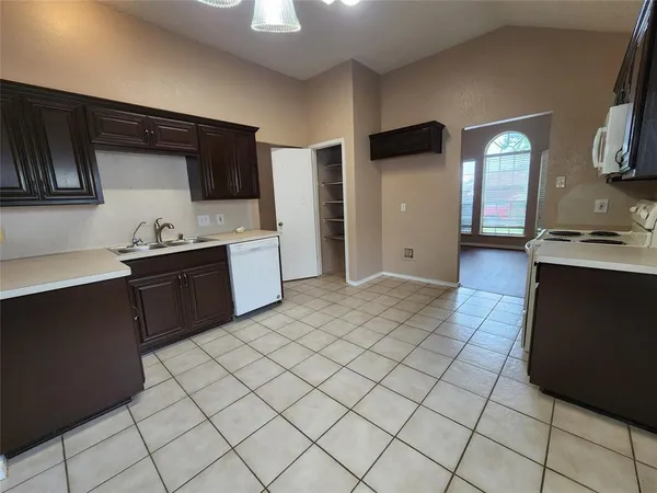 $2,100 | 4821 Eagle Trace Drive, Fort Worth, TX 76244
