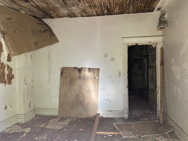 937 West 59th Street Chicago, IL 60621 - Photo 11 of 11 a view of wooden door