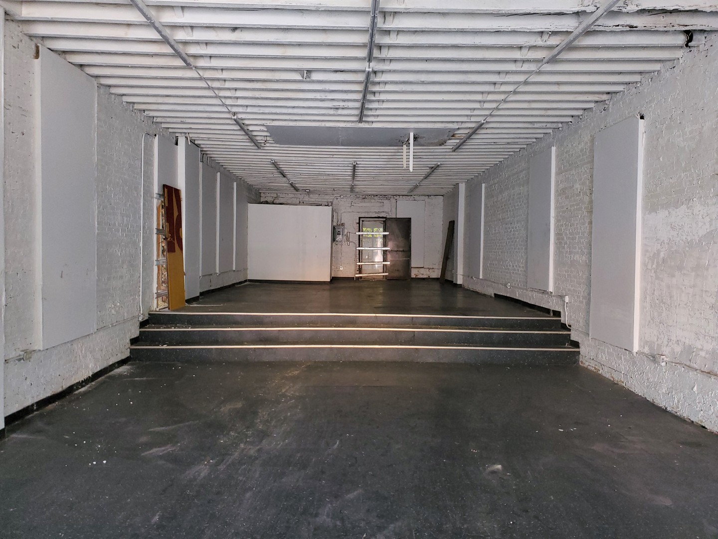 937 West 59th Street Chicago, IL 60621 - Photo 4 of 11 a view of entryway