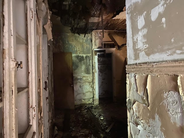 937 West 59th Street Chicago, IL 60621 - Photo 8 of 11 a close view of water heater room