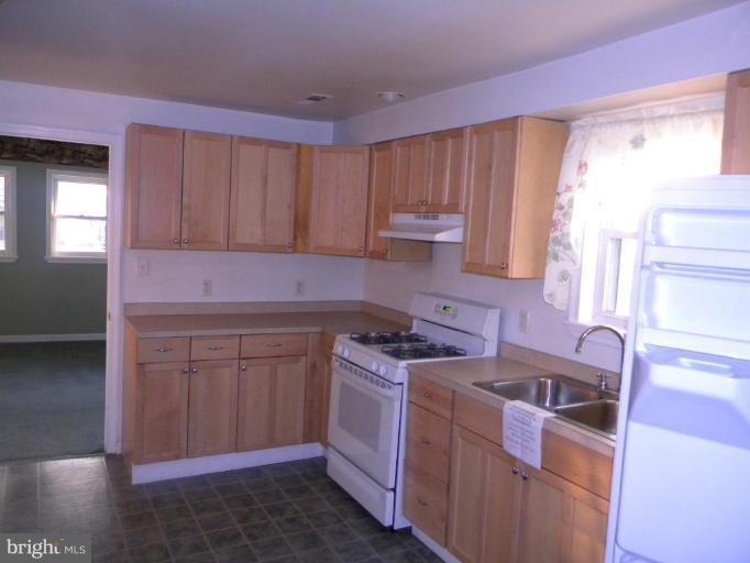 212 Oriole Avenue Ridgely, MD 21660 - Photo 3 of 14 Kitchen
