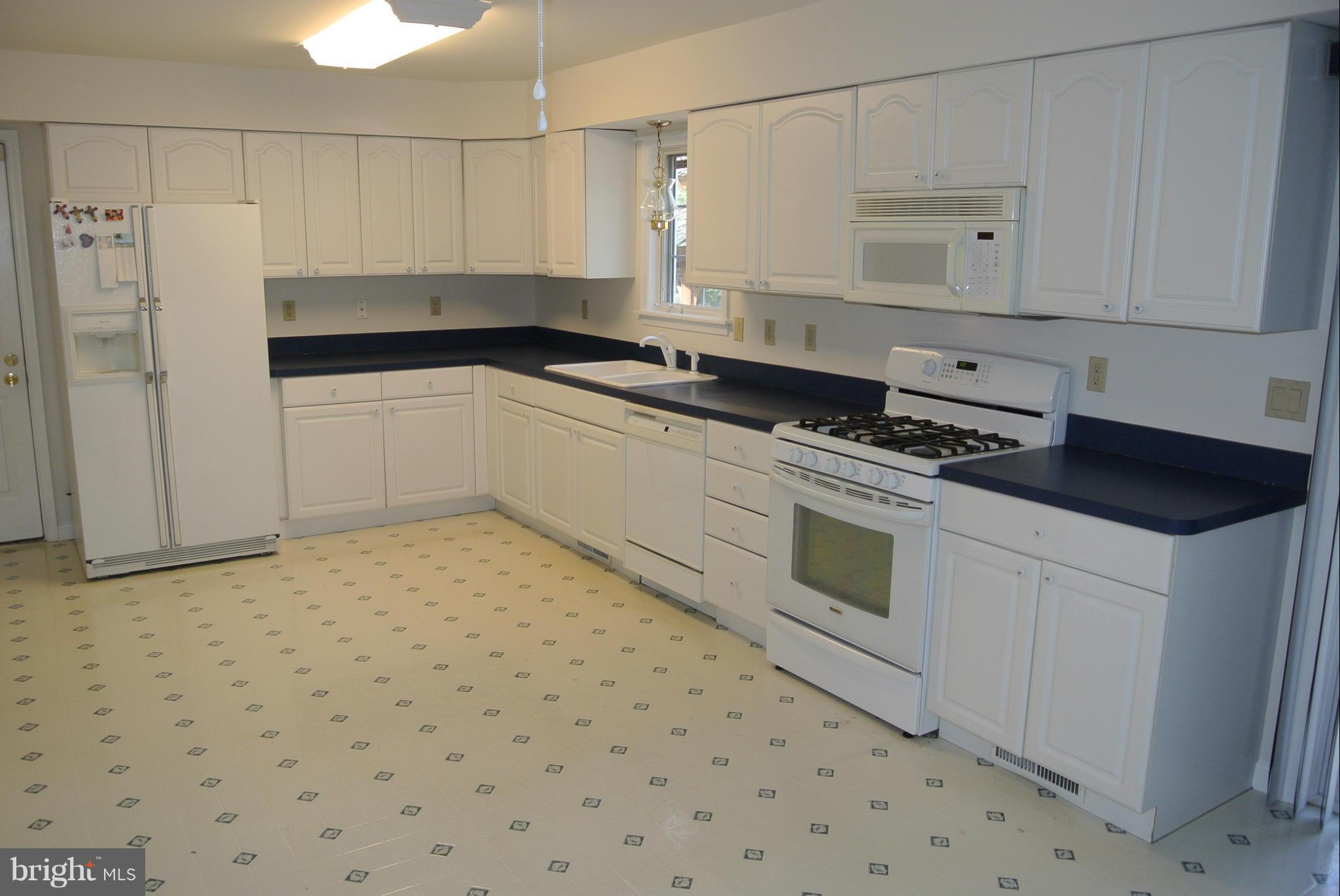 954 Johnswoods Road Lusby, MD 20657 - Photo 8 of 30 Kitchen