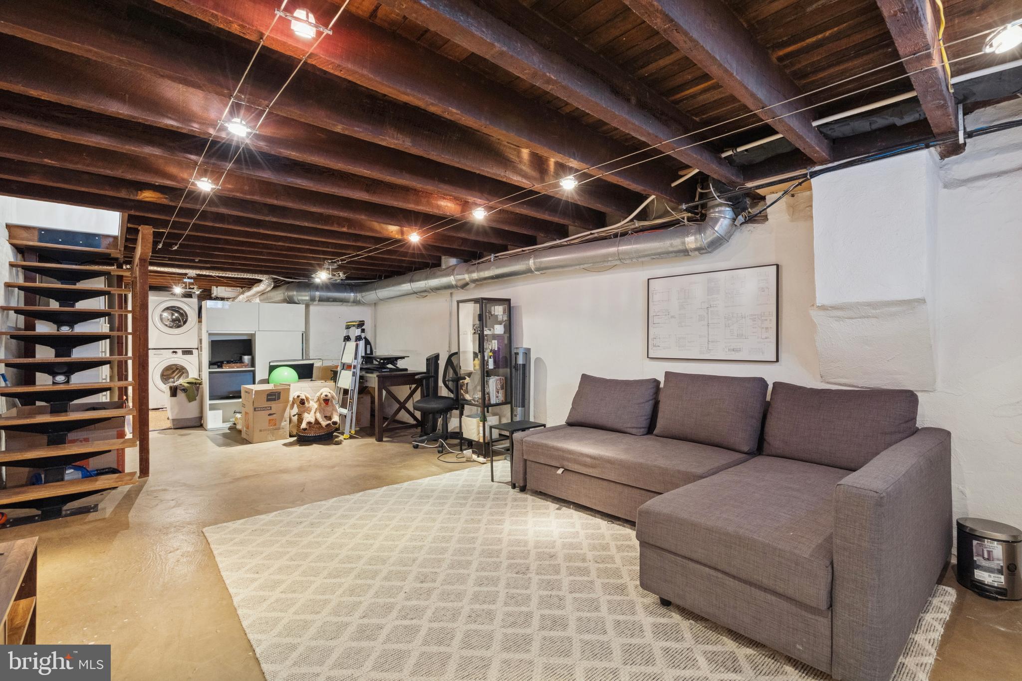 2936 Poplar Street Philadelphia, PA 19130 - Photo 24 of 27 a view of a livingroom with furniture