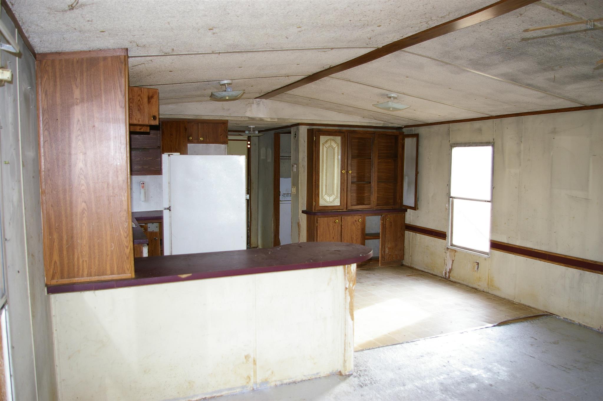 1890 Cortner Road Wartrace, TN 37183 - Photo 4 of 16 Living Room/Kitchen