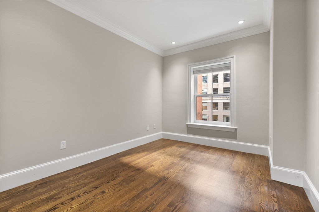 410 Boylston Street, Unit 3 Boston, MA 02116 - Photo 18 of 20 an empty room with wooden floor and windows
