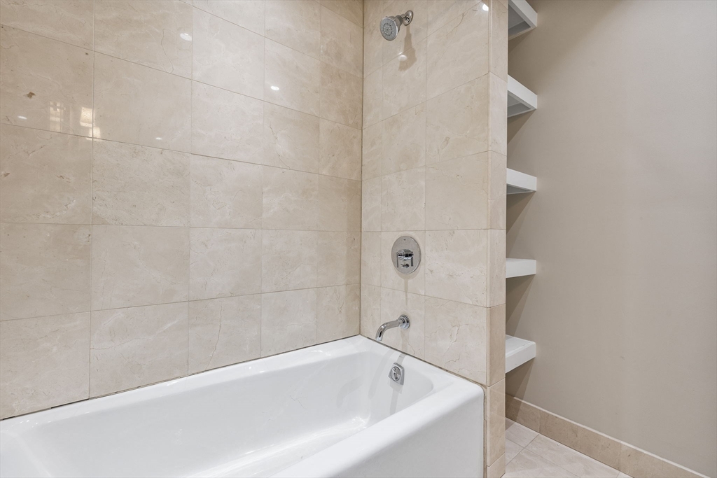 410 Boylston Street, Unit 3 Boston, MA 02116 - Photo 7 of 20 a bathroom with a bathtub