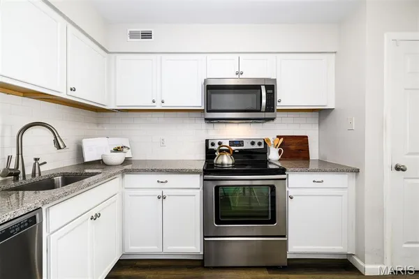 $157,500 | 7415 Triwoods Drive, Unit D, St. Louis, MO 63119