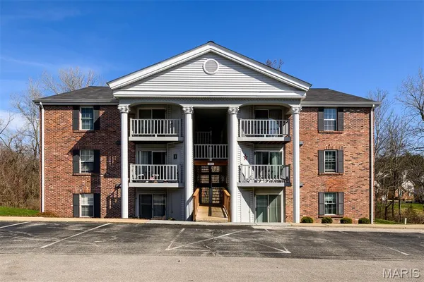 $157,500 | 7415 Triwoods Drive, Unit D, St. Louis, MO 63119