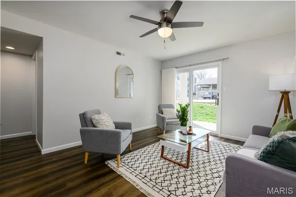 $157,500 | 7415 Triwoods Drive, Unit D, St. Louis, MO 63119