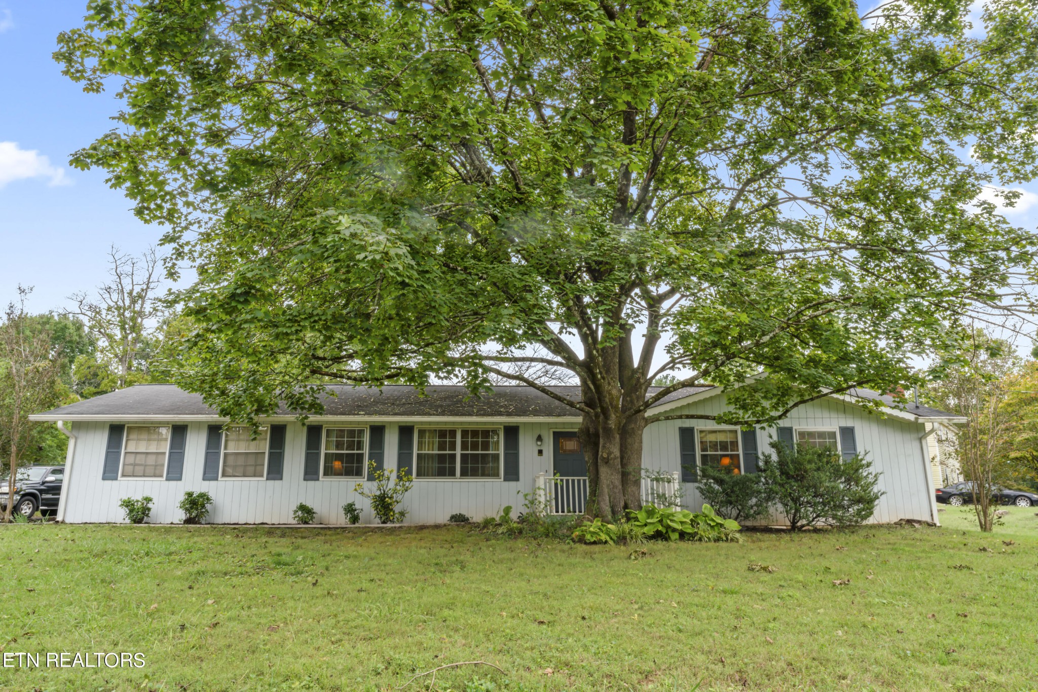1736 Colonade Road Knoxville, TN 37922 - Photo 1 of 29 Gallery Image 1