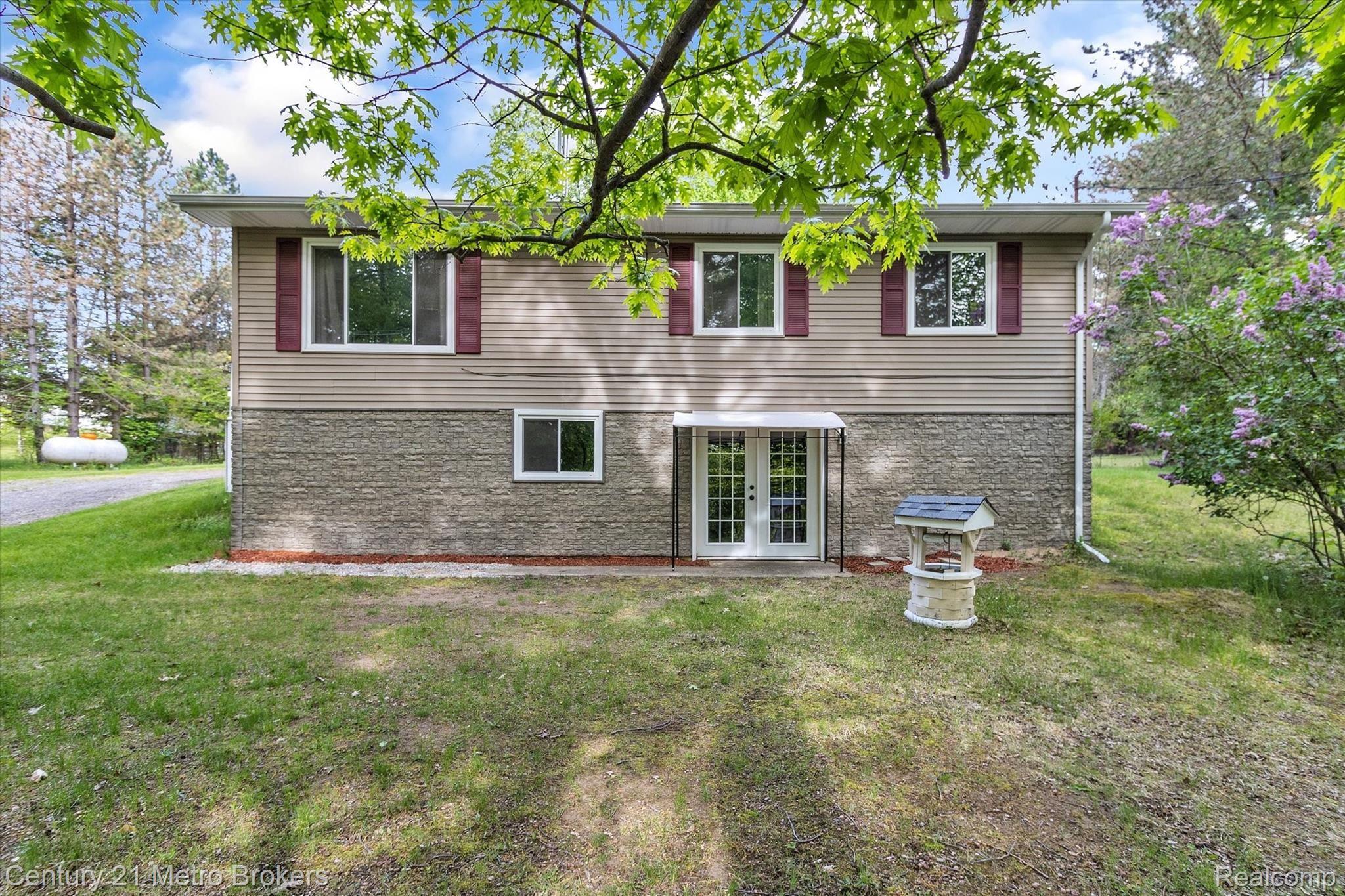 8381 North Washburn Road Columbiaville, MI 48421 - Photo 4 of 36 04-8381-Washburn-Rd-WindowStill-Real-Estate-Photography-4.jpg