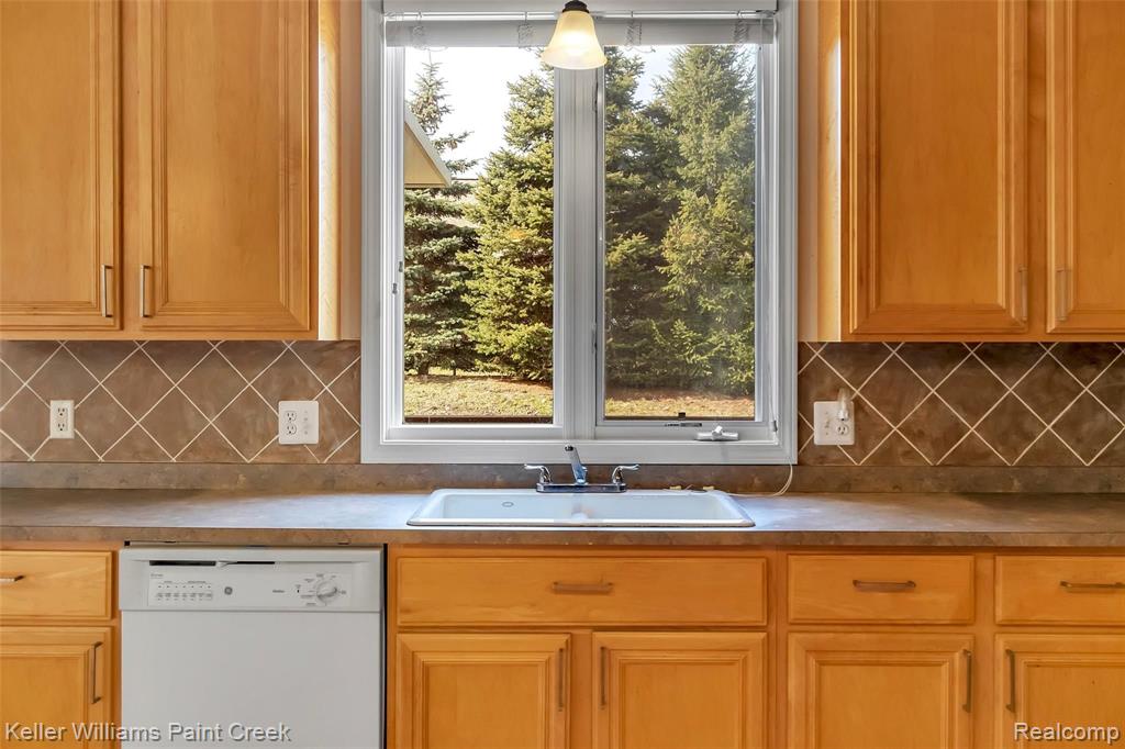 2040 Somerville Road Rochester Hills, MI 48307 - Photo 19 of 63