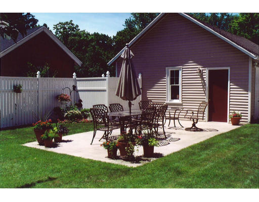 45 Berwick Road Longmeadow, MA 01106 - Photo 3 of 16