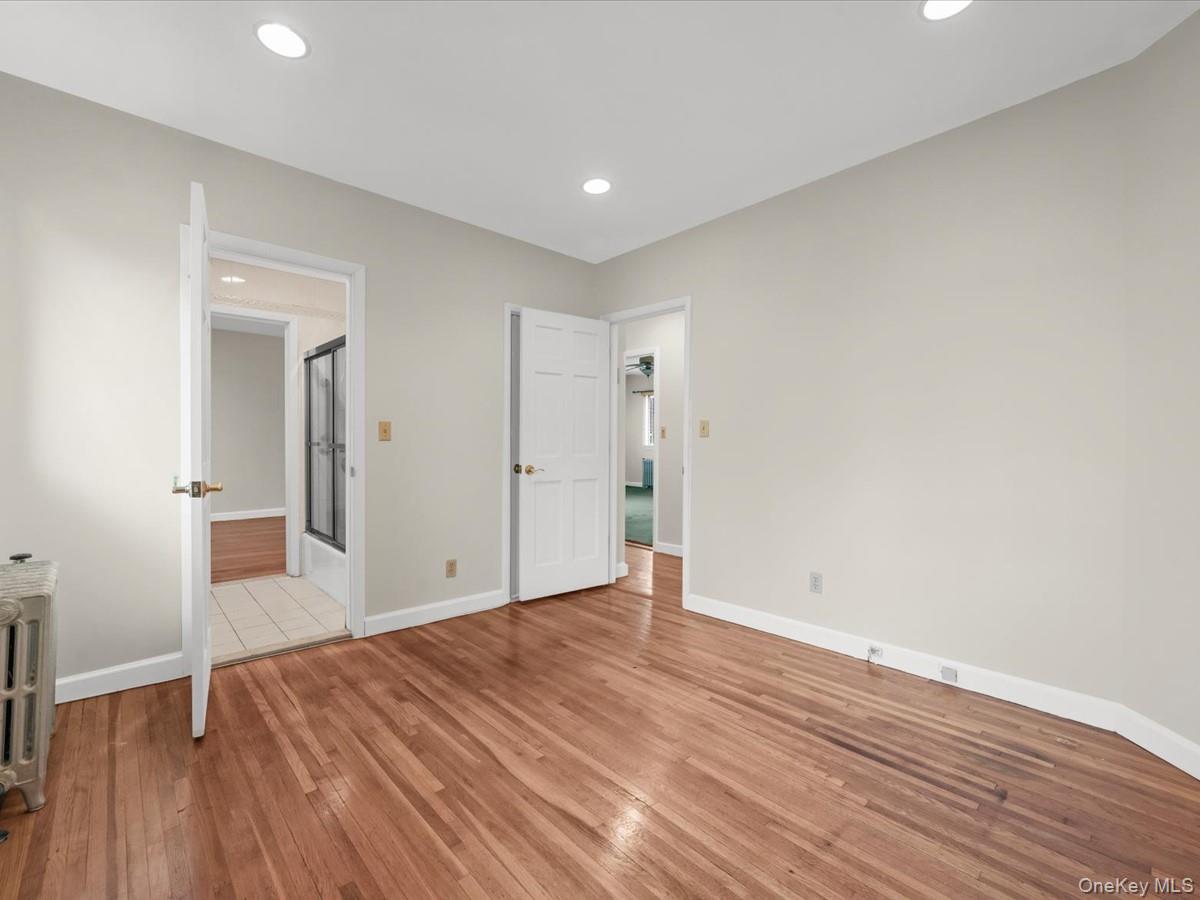 215 Middle Neck Road, Unit 3A BUILDING 8 Great Neck, NY 11021 - Photo 12 of 23