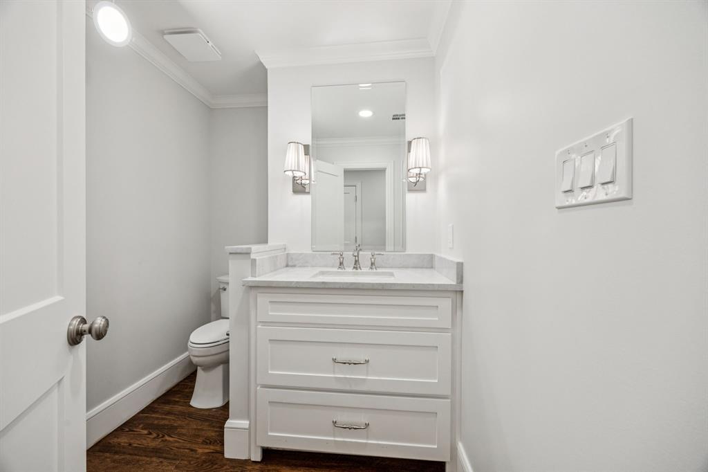 6848 Midcrest Drive Dallas, TX 75254 - Photo 23 of 38 a bathroom with a sink mirror and vanity