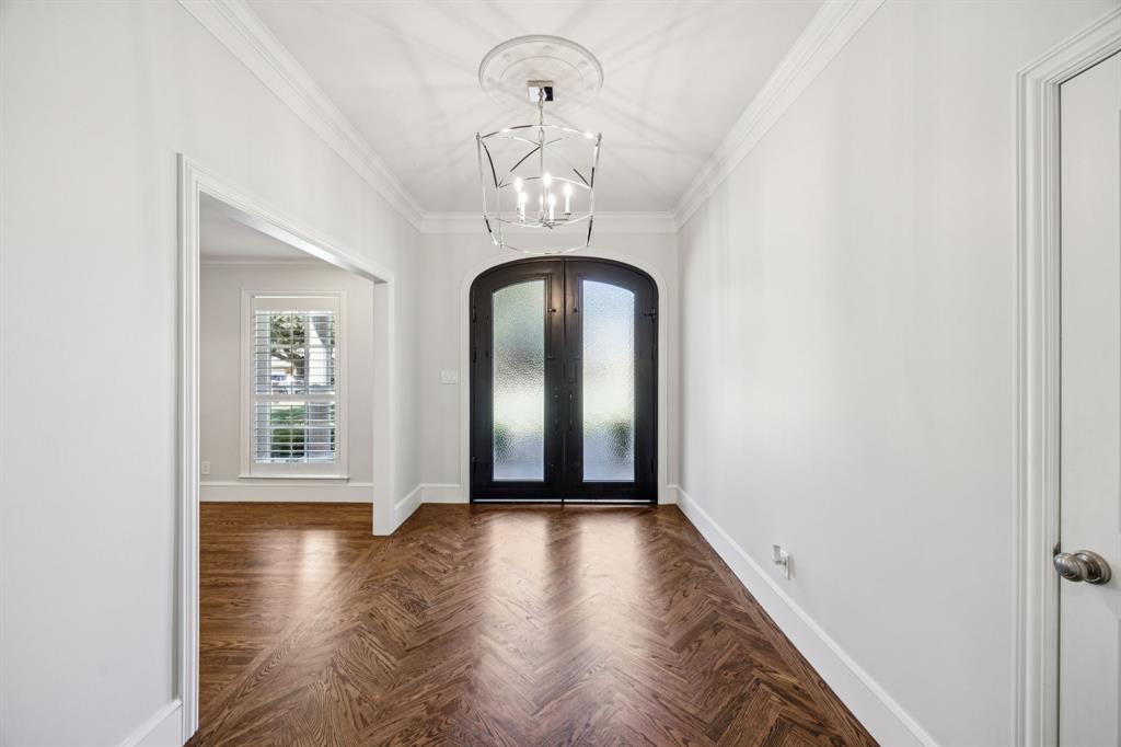 6848 Midcrest Drive Dallas, TX 75254 - Photo 3 of 38 a view of entryway with wooden floor