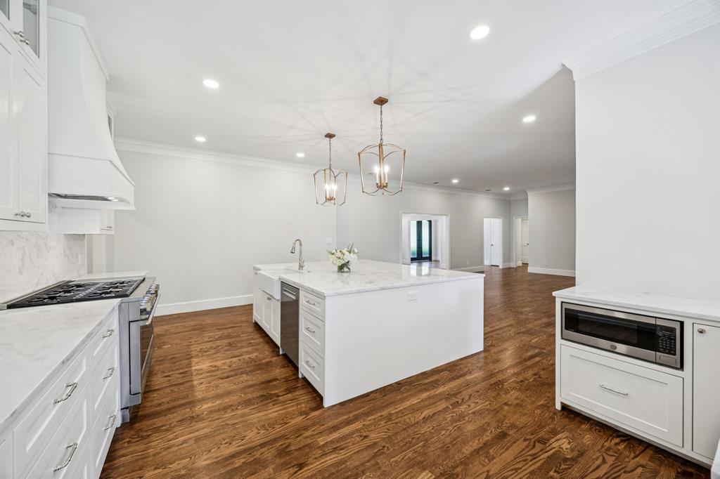 6848 Midcrest Drive Dallas, TX 75254 - Photo 8 of 38 a kitchen with a stove and a sink