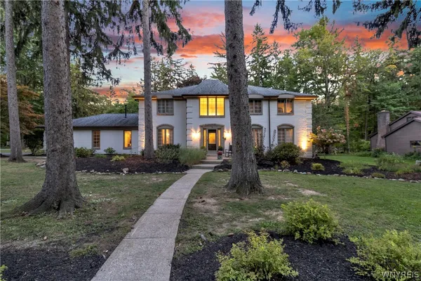 $699,900 | 5 Greenwood Drive, Orchard Park, NY 14127