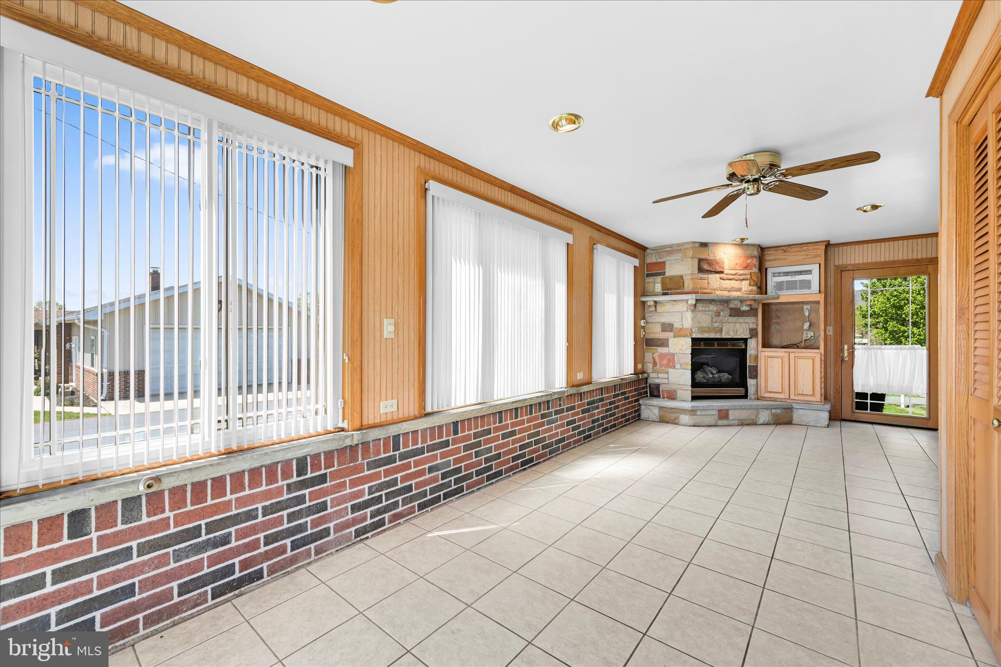 214 West Maple Street Valley View, PA 17983 - Photo 9 of 36