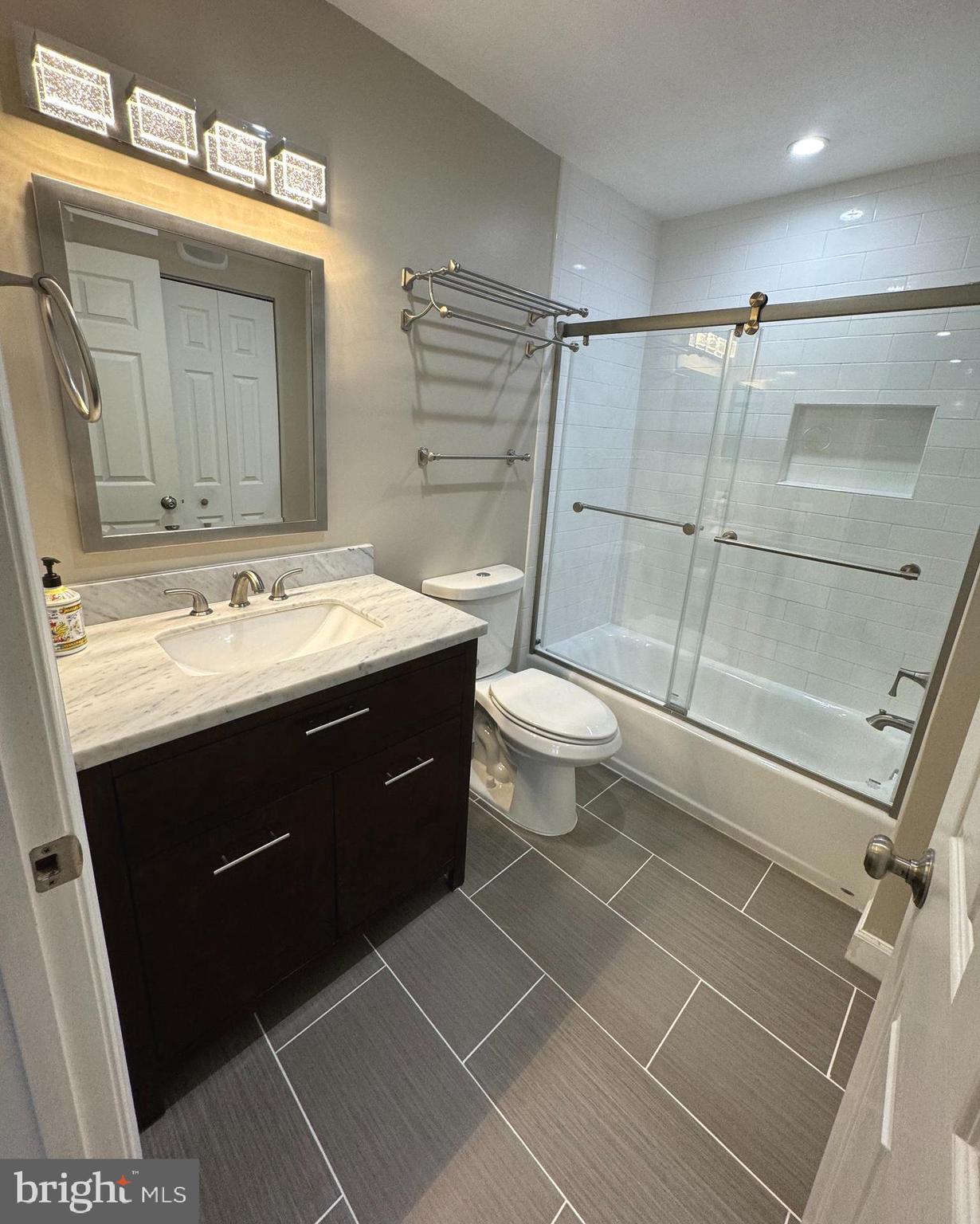 106 Fort Evans Road Southeast, Unit C Leesburg, VA 20175 - Photo 9 of 14 Primary bathroom