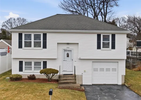 $414,900 | 202 Marshall Avenue, Cumberland, RI 02864