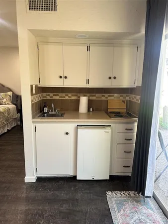 $2,500 | 1133 South Leggett Drive, Unit B, Abilene, TX 79605