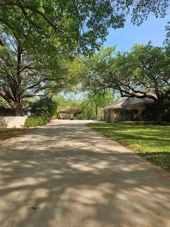 $2,350 | 1133 South Leggett Drive, Unit B, Abilene, TX 79605