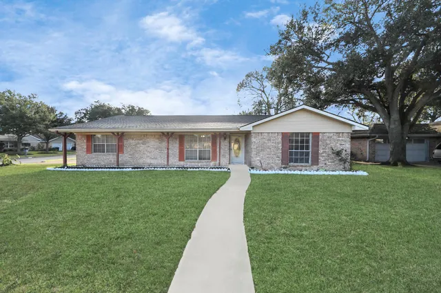 $2,300 | 13103 Suzanne Street, Stafford, TX 77477