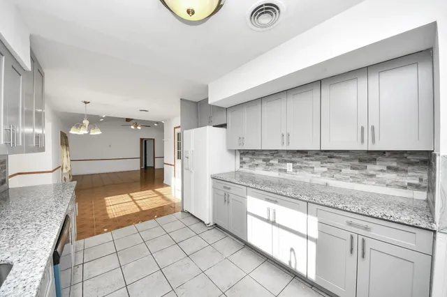 $2,300 | 13103 Suzanne Street, Stafford, TX 77477