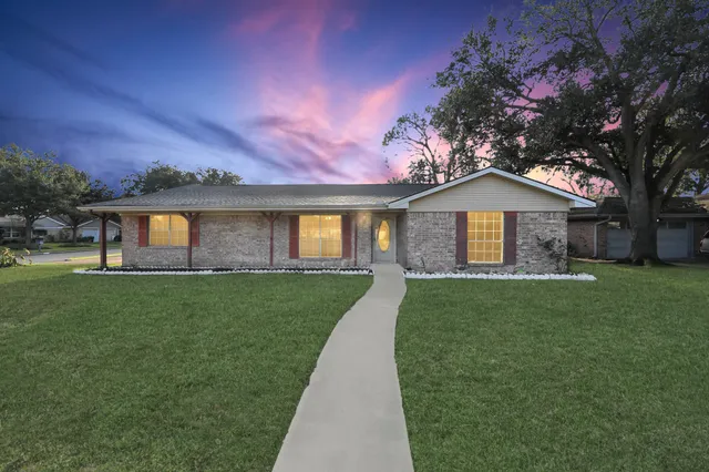 $2,300 | 13103 Suzanne Street, Stafford, TX 77477