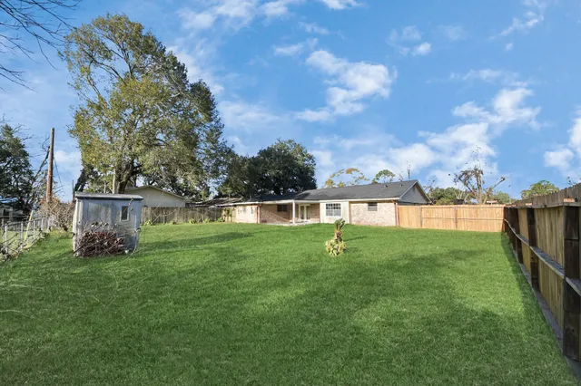 $2,300 | 13103 Suzanne Street, Stafford, TX 77477