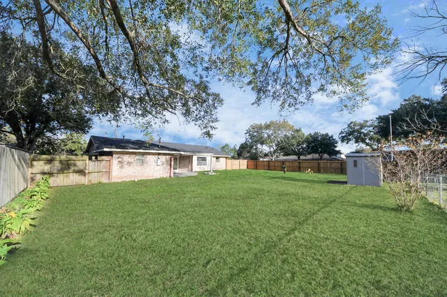 $2,300 | 13103 Suzanne Street, Stafford, TX 77477