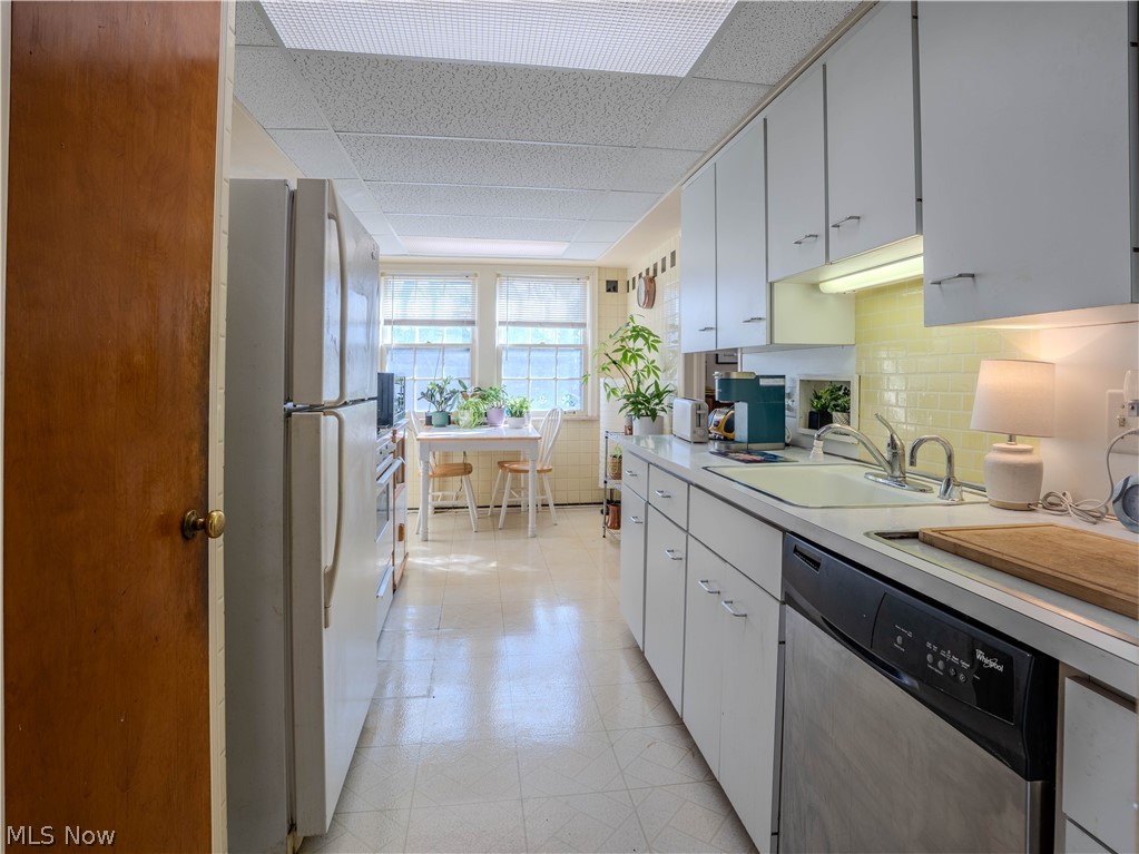 13699 Cedar Road Cleveland, OH 44118 - Photo 22 of 49
