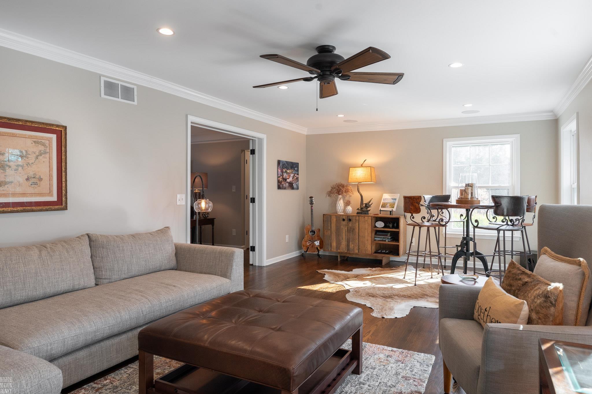345 Touraine Road Grosse Pointe, MI 48236 - Photo 14 of 34 Family Room