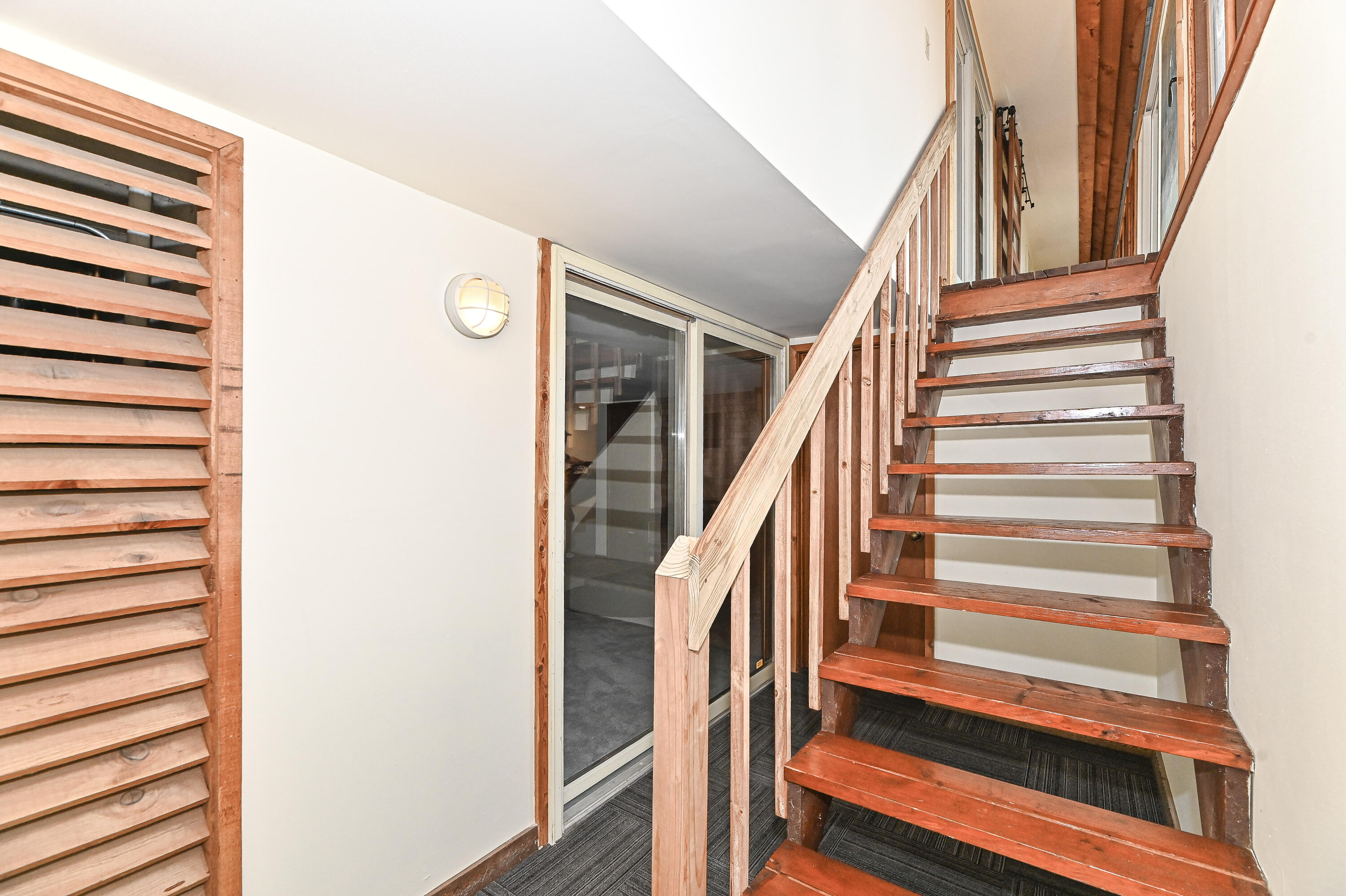 W3730 Scotch Bush Road Lafayette, WI 53121 - Photo 23 of 39 Solarium Stairway