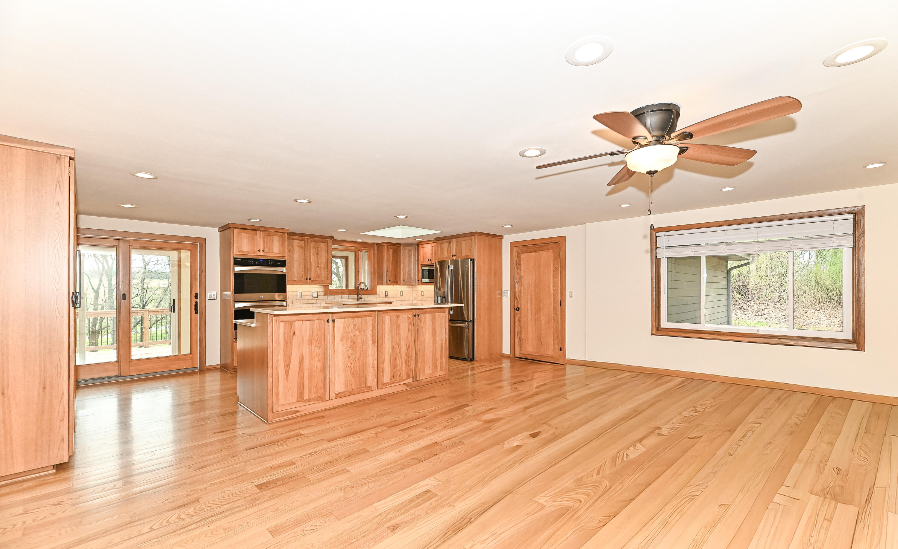 W3730 Scotch Bush Road Lafayette, WI 53121 - Photo 4 of 39 Kitchen/Living