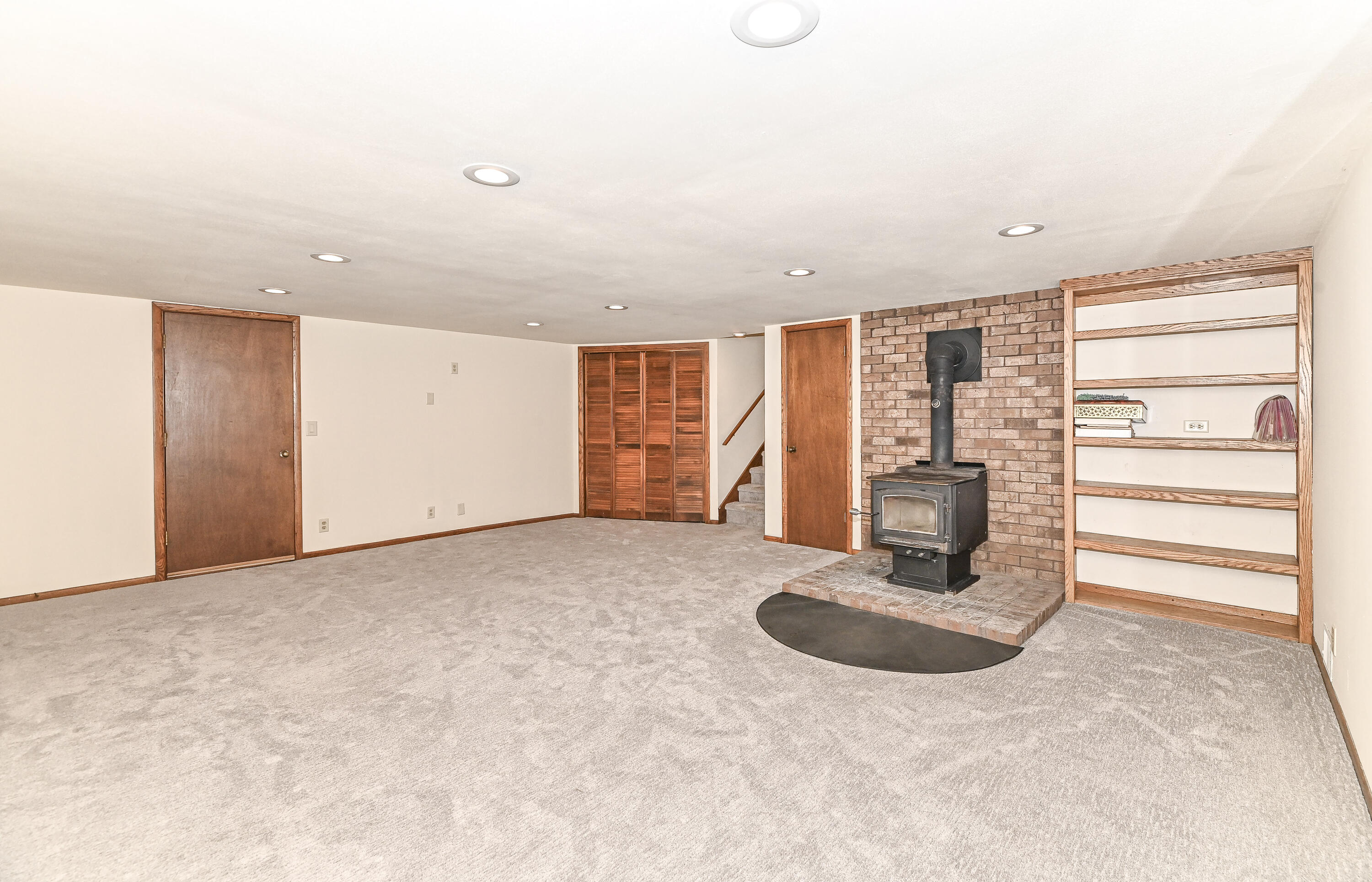 W3730 Scotch Bush Road Lafayette, WI 53121 - Photo 8 of 39 Lower Living