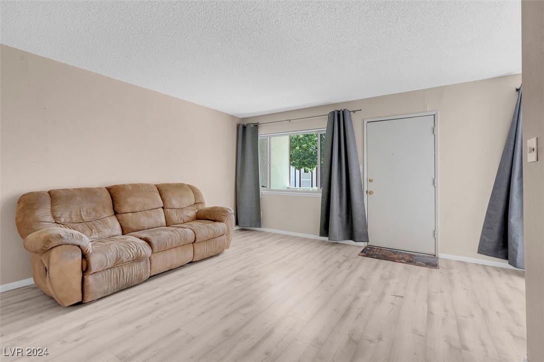 350 East Desert Inn Road, Unit D108 Las Vegas, NV 89109 - Photo 5 of 28 Gallery Image 5