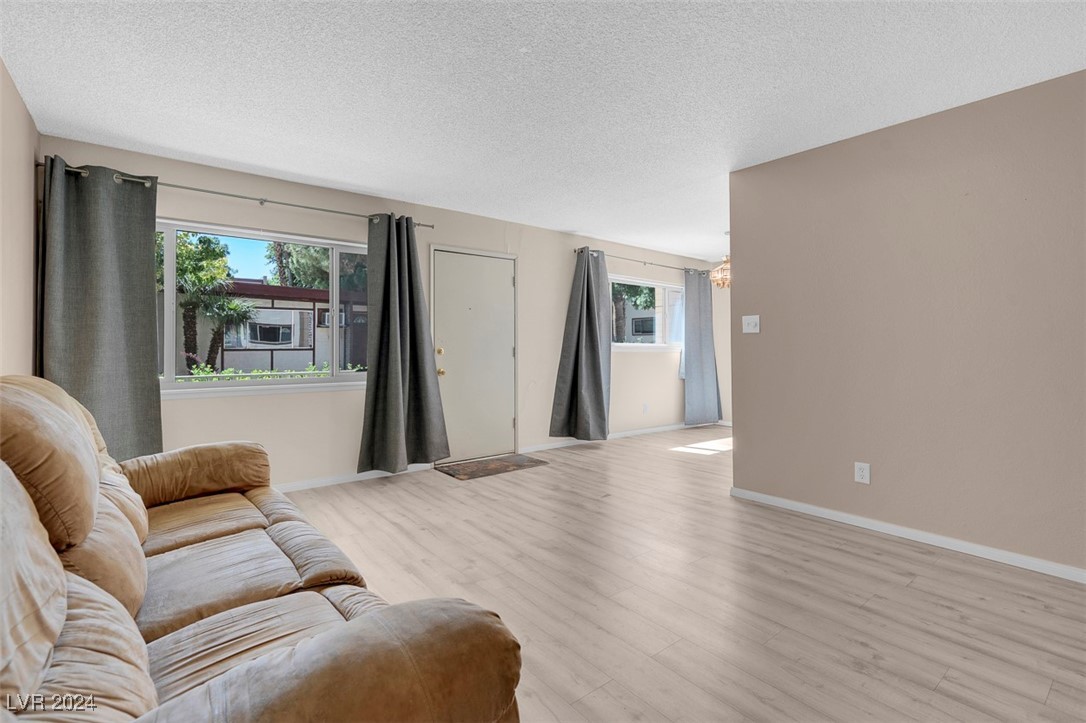 350 East Desert Inn Road, Unit D108 Las Vegas, NV 89109 - Photo 7 of 28 Gallery Image 7