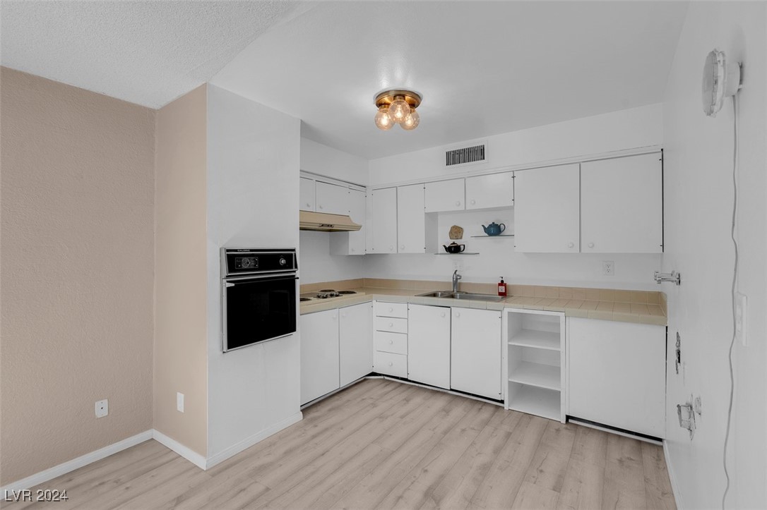 350 East Desert Inn Road, Unit D108 Las Vegas, NV 89109 - Photo 9 of 28 Gallery Image 9