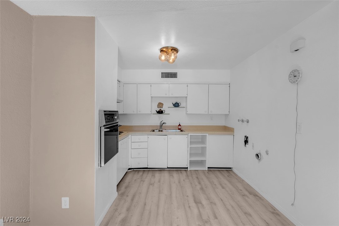 350 East Desert Inn Road, Unit D108 Las Vegas, NV 89109 - Photo 10 of 28 Gallery Image 10