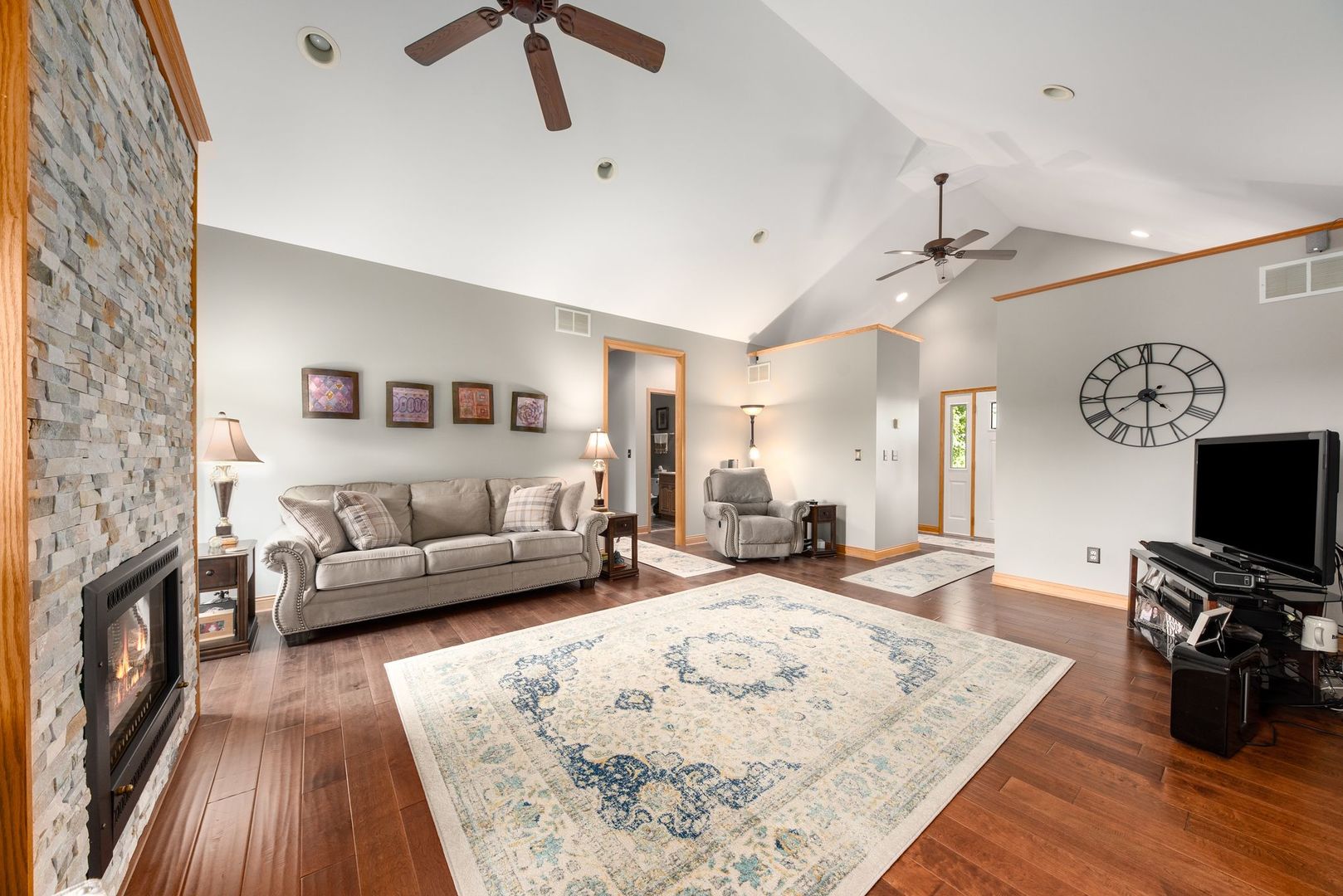 10265 Perry Road DeKalb, IL 60115 - Photo 3 of 31