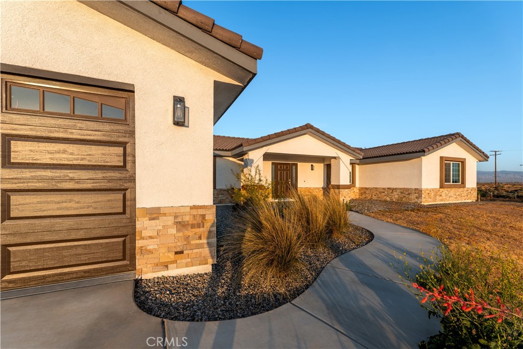 16925 Nanticoke Road Apple Valley, CA 92307 - Photo 6 of 87