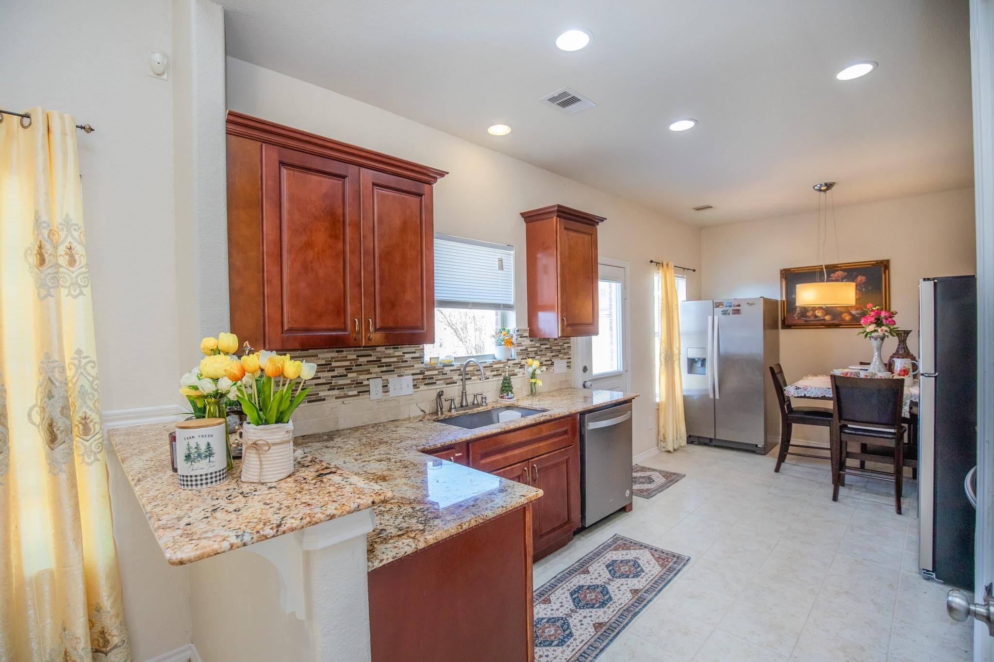 6718 Poplar Bend Lane Dickinson, TX 77539 - Photo 9 of 24