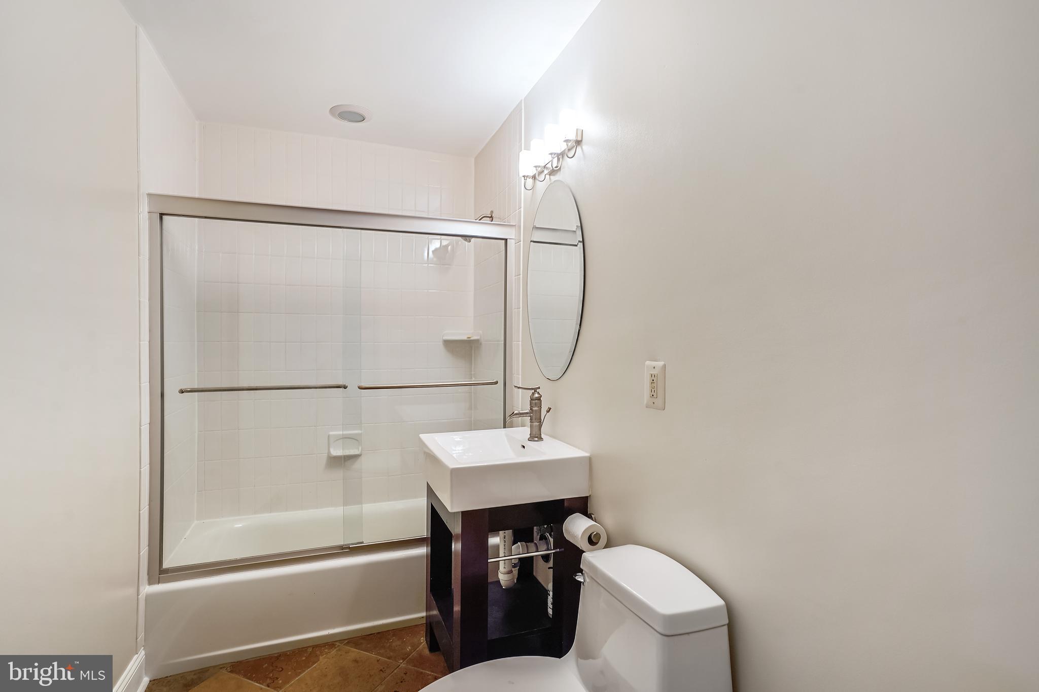 3206 Fox Mill Road Oakton, VA 22124 - Photo 17 of 56 MAIN LEVEL BATH